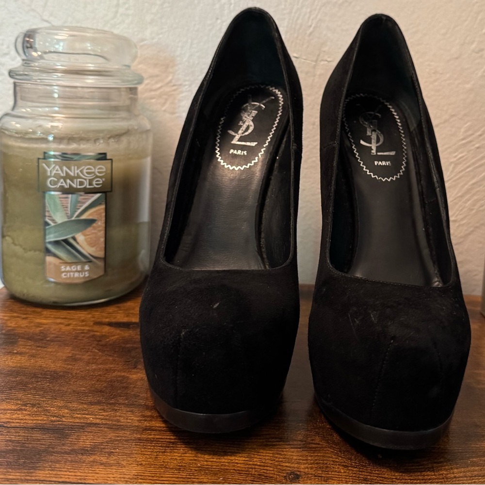 Yves Saint Laurent Iconic and  Classy Tribute Black Suede Stiletto Pumps - Picture 2 of 6